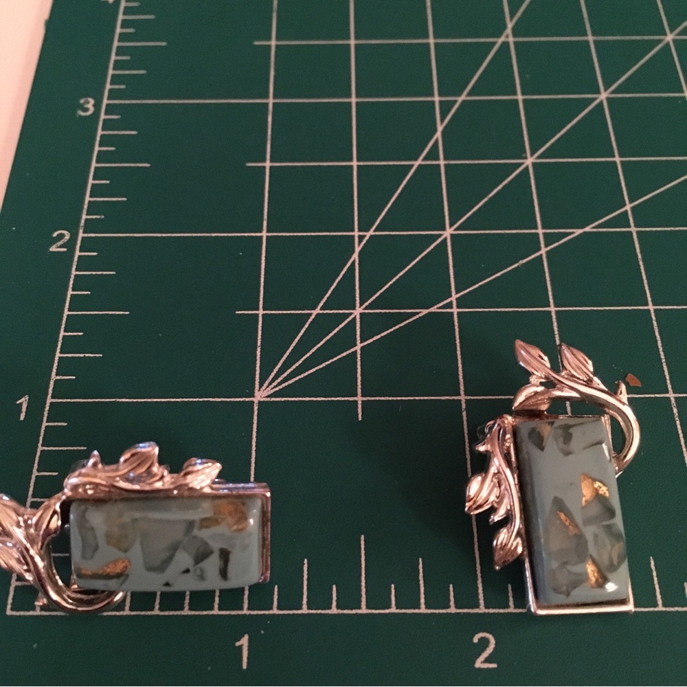 Vintage Coro Confetti Turquoise Lucite Clip On Earrings Gold Flakes Silver Tone - Picture 7 of 8